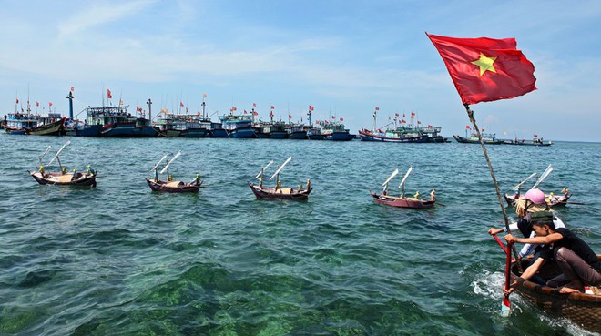 Ấn[-]tượng[-]với[-]hình[-]ảnh[-]biên[-]giới,[-]hải[-]đảo[-]trong[-]ảnh[-]tham[-]gia[-]dự[-]thi[-]"Dưới[-]bóng[-]cờ[-]Tổ[-]quốc"